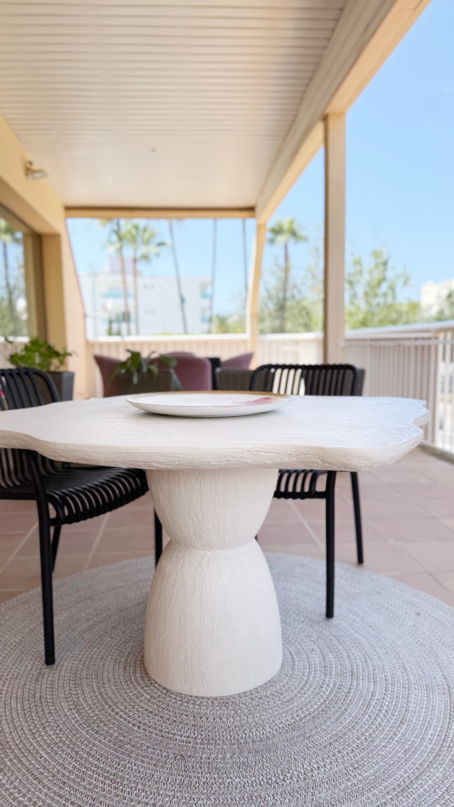 Handgefertigter Tisch